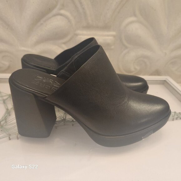 naturalizer mules black
